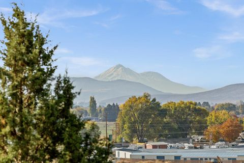 Tiny photo for 2411 Vermont Street, Klamath Falls, OR 97603 (MLS # 220211172)