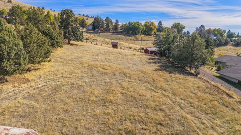 Tiny photo for 2411 Vermont Street, Klamath Falls, OR 97603 (MLS # 220211172)