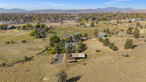 Tiny photo for 2411 Vermont Street, Klamath Falls, OR 97603 (MLS # 220211172)