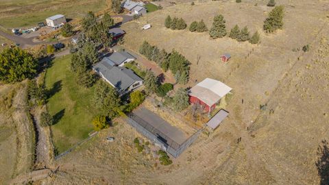 Tiny photo for 2411 Vermont Street, Klamath Falls, OR 97603 (MLS # 220211172)