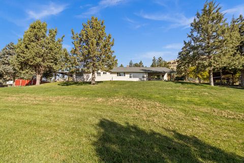 Tiny photo for 2411 Vermont Street, Klamath Falls, OR 97603 (MLS # 220211172)