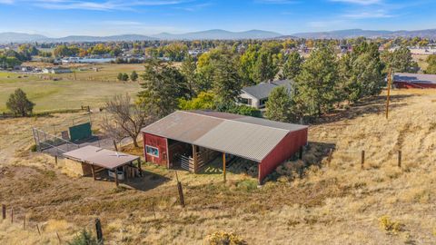 Tiny photo for 2411 Vermont Street, Klamath Falls, OR 97603 (MLS # 220211172)
