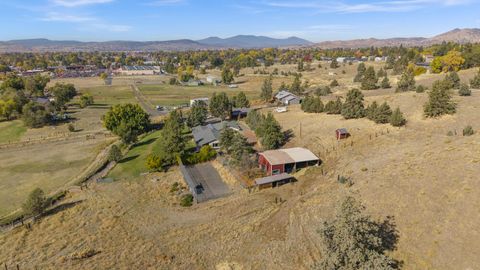 Tiny photo for 2411 Vermont Street, Klamath Falls, OR 97603 (MLS # 220211172)