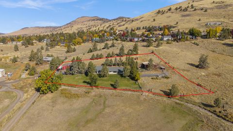 Tiny photo for 2411 Vermont Street, Klamath Falls, OR 97603 (MLS # 220211172)