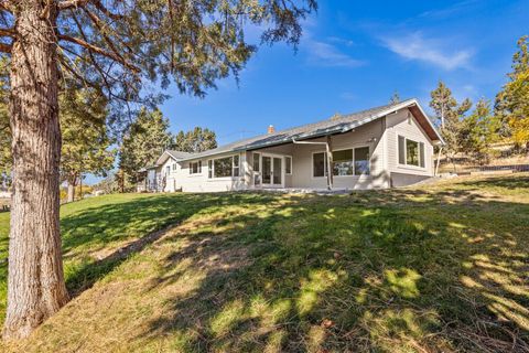 Tiny photo for 2411 Vermont Street, Klamath Falls, OR 97603 (MLS # 220211172)