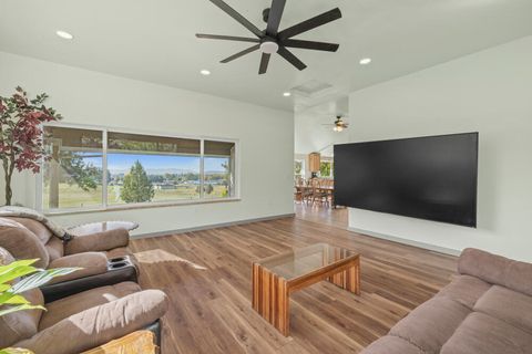 Tiny photo for 2411 Vermont Street, Klamath Falls, OR 97603 (MLS # 220211172)