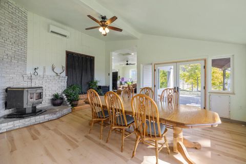 Tiny photo for 2411 Vermont Street, Klamath Falls, OR 97603 (MLS # 220211172)