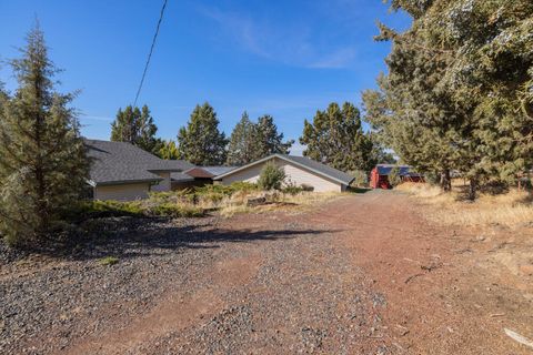 Tiny photo for 2411 Vermont Street, Klamath Falls, OR 97603 (MLS # 220211172)