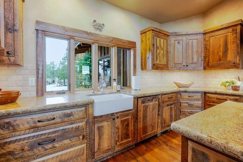 Tiny photo for 16497 SW Ranchview Road, Powell Butte, OR 97753 (MLS # 220222150)