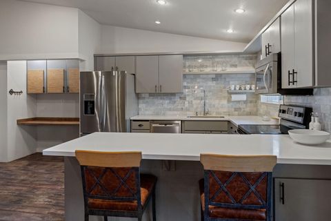 Tiny photo for 64564 Riverview Avenue, Bend, OR 97703 (MLS # 220212349)