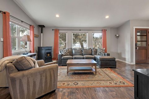 Tiny photo for 64564 Riverview Avenue, Bend, OR 97703 (MLS # 220212349)