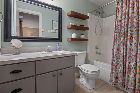 Tiny photo for 64564 Riverview Avenue, Bend, OR 97703 (MLS # 220212349)