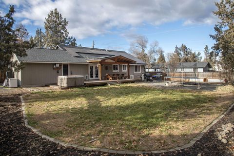 Tiny photo for 64564 Riverview Avenue, Bend, OR 97703 (MLS # 220212349)