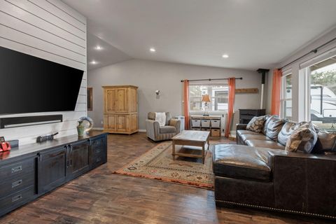 Tiny photo for 64564 Riverview Avenue, Bend, OR 97703 (MLS # 220212349)