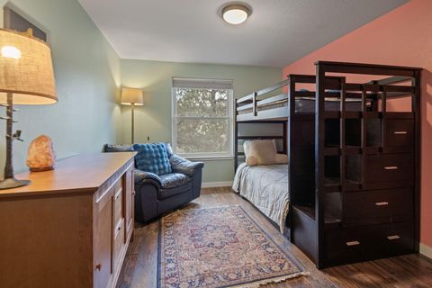 Tiny photo for 64564 Riverview Avenue, Bend, OR 97703 (MLS # 220212349)