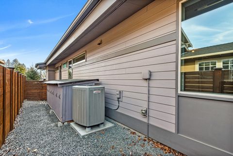 Tiny photo for 2091 NW Lemhi Pass Drive, Bend, OR 97703 (MLS # 220214305)