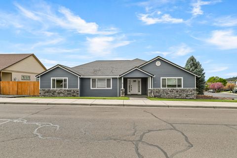 Tiny photo for 602 Barton Road, Eagle Point, OR 97524 (MLS # 220219412)