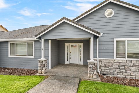 Photo of 602 Barton Road, Eagle Point, OR 97524 (MLS # 220219412)