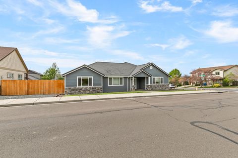 Tiny photo for 602 Barton Road, Eagle Point, OR 97524 (MLS # 220219412)