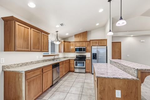 Tiny photo for 602 Barton Road, Eagle Point, OR 97524 (MLS # 220219412)