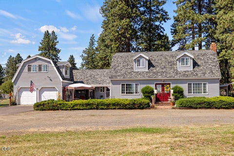 Photo of 811 Pine Grove Road NE, Klamath Falls, OR 97603 (MLS # 220230605)