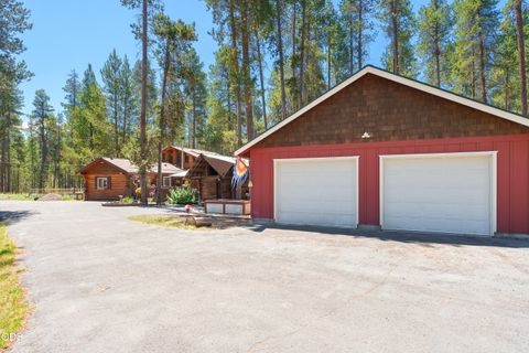 Photo of 15715 Camino De Oro Avenue, La Pine, OR 97739 (MLS # 220225013)