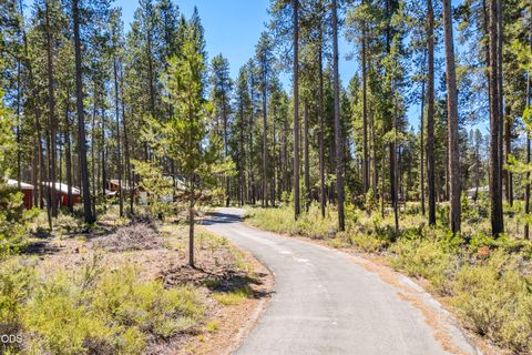 Tiny photo for 15715 Camino De Oro Avenue, La Pine, OR 97739 (MLS # 220225013)
