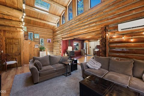 Tiny photo for 15715 Camino De Oro Avenue, La Pine, OR 97739 (MLS # 220225013)