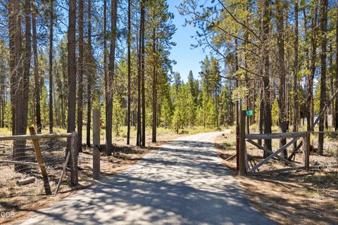 Tiny photo for 15715 Camino De Oro Avenue, La Pine, OR 97739 (MLS # 220225013)