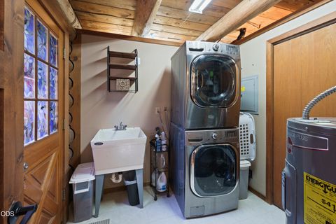 Tiny photo for 15715 Camino De Oro Avenue, La Pine, OR 97739 (MLS # 220225013)