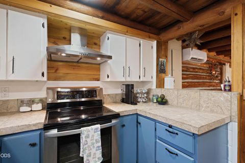 Tiny photo for 15715 Camino De Oro Avenue, La Pine, OR 97739 (MLS # 220225013)