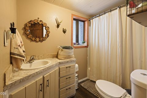 Tiny photo for 15715 Camino De Oro Avenue, La Pine, OR 97739 (MLS # 220225013)