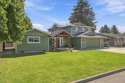 Photo of 755 S 4th Street, Central Point, OR 97502 (MLS # 220228570)