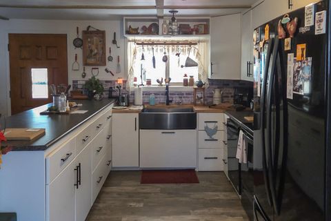 Tiny photo for 10852 Oregon 66, Klamath Falls, OR 97601 (MLS # 220219758)