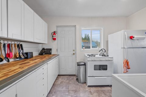 Tiny photo for 311 Grays Creek Road, Grants Pass, OR 97527 (MLS # 220211998)