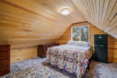 Tiny photo for 311 Grays Creek Road, Grants Pass, OR 97527 (MLS # 220211998)