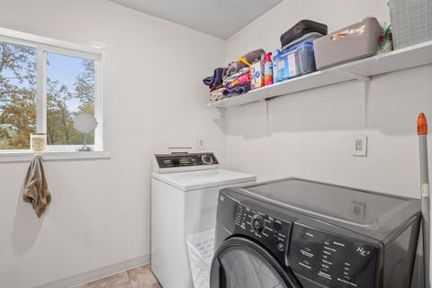 Tiny photo for 311 Grays Creek Road, Grants Pass, OR 97527 (MLS # 220211998)