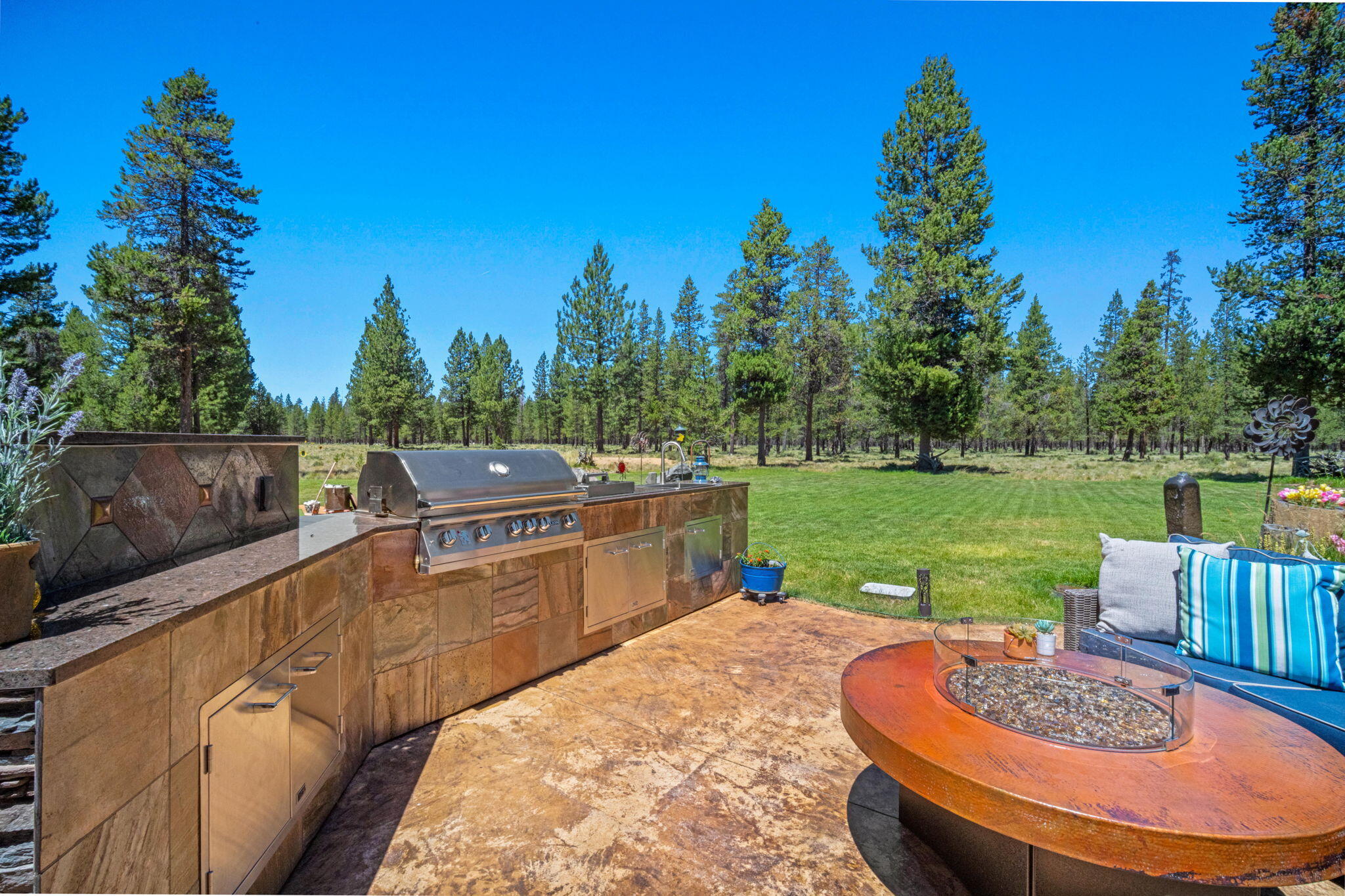 Pinewood Country Est - Residential