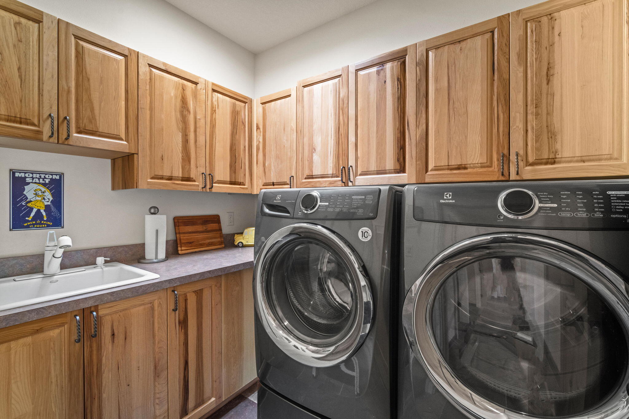 Pinewood Country Est - Residential