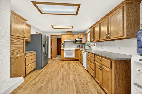 Tiny photo for 1103 Hillview Drive, Ashland, OR 97520 (MLS # 220212411)