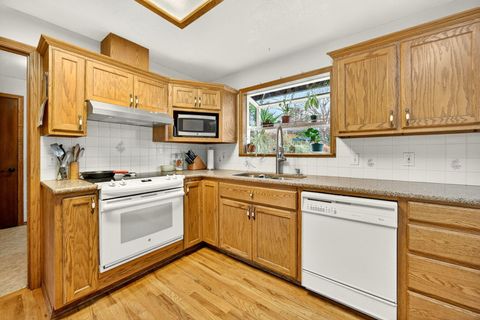 Tiny photo for 1103 Hillview Drive, Ashland, OR 97520 (MLS # 220212411)