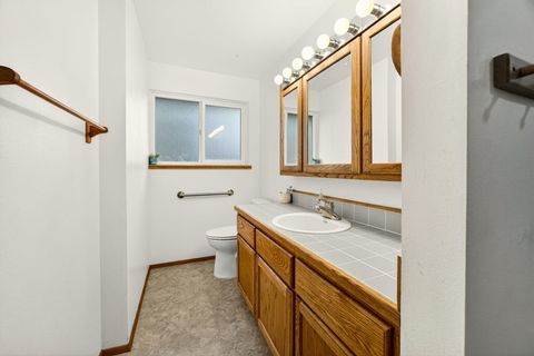 Tiny photo for 1103 Hillview Drive, Ashland, OR 97520 (MLS # 220212411)