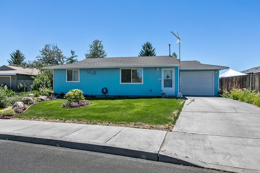 Move in ready 2 bedroom 2 bath home in a great area. Vaulted ceiling in the living room, large kitchen and a walk out covered patio. Beautiful landscaping in the front and back yard.