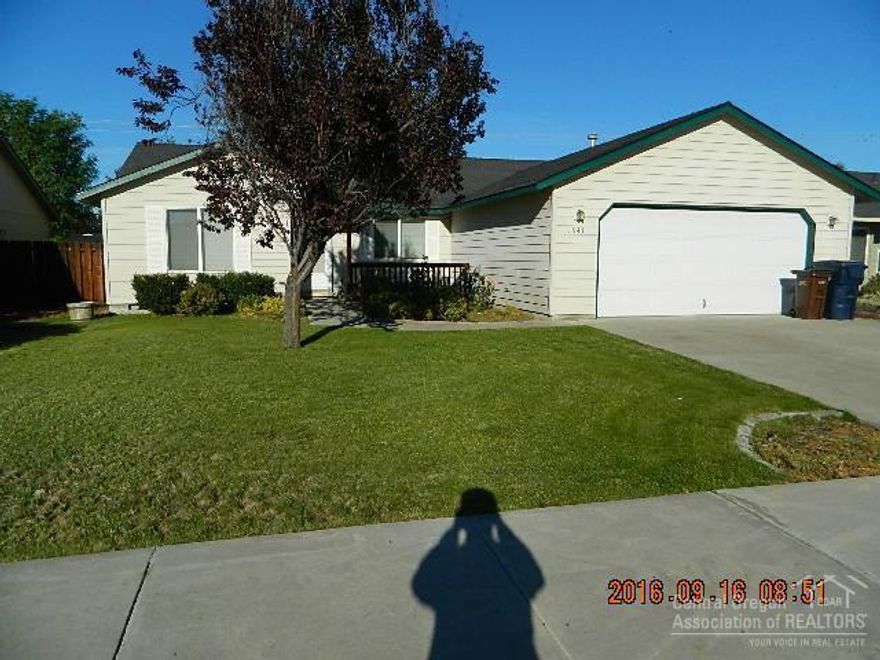 Lovely 3br, 2ba, home located in a nice area close to shopping, medical facilities. Easy access to downtown Redmond & Bend. Nicely landscaped with a large deck in backyard for those summer BBQ's.