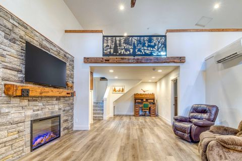 Tiny photo for 52624 Sunrise Boulevard, La Pine, OR 97739 (MLS # 220212654)