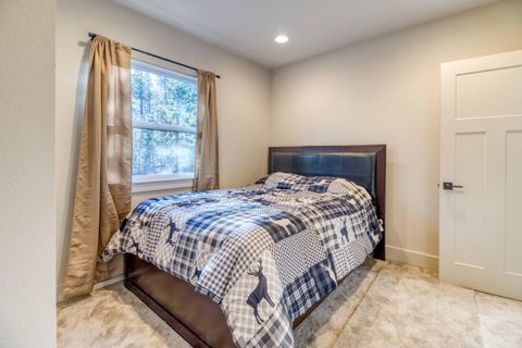 Tiny photo for 52624 Sunrise Boulevard, La Pine, OR 97739 (MLS # 220212654)