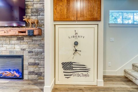 Tiny photo for 52624 Sunrise Boulevard, La Pine, OR 97739 (MLS # 220212654)