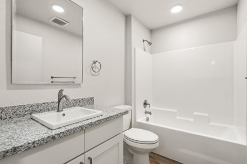 Tiny photo for 2028 Sunset Drive #4, Medford, OR 97501 (MLS # 220211613)