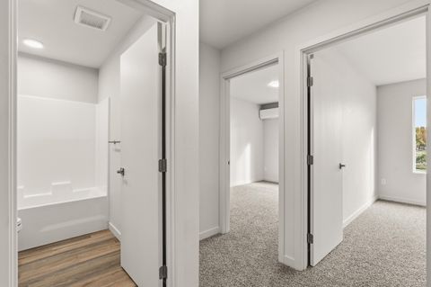 Tiny photo for 2028 Sunset Drive #4, Medford, OR 97501 (MLS # 220211613)