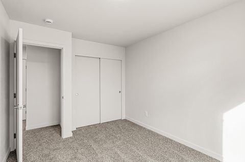 Tiny photo for 2028 Sunset Drive #4, Medford, OR 97501 (MLS # 220211613)